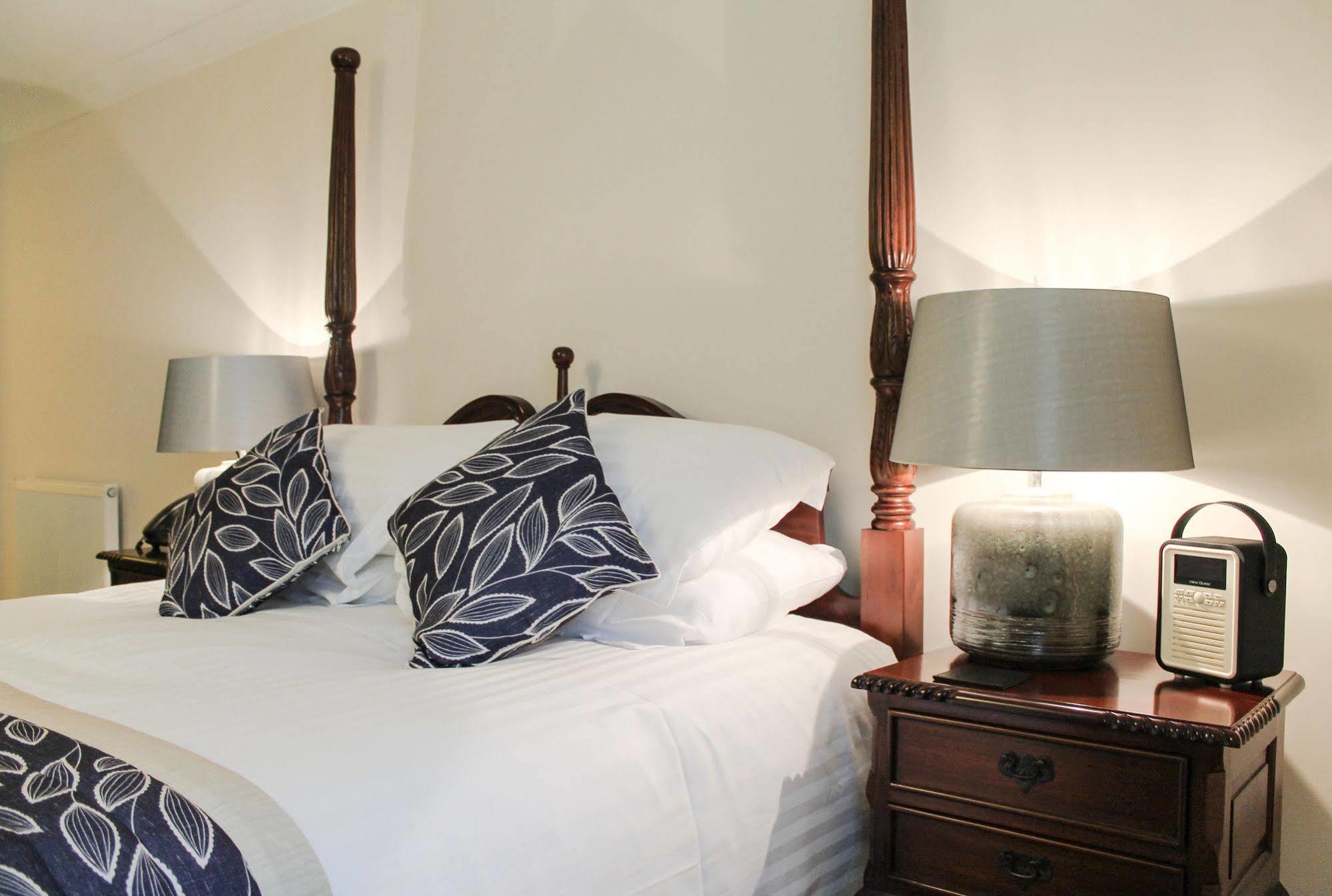 The Bishops Table Hotel Farnham  Eksteriør bilde